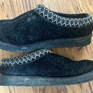 Women’s black ugg slip ons